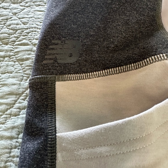 Pink and gray new balance leggings with pockets - Picture 5 of 6